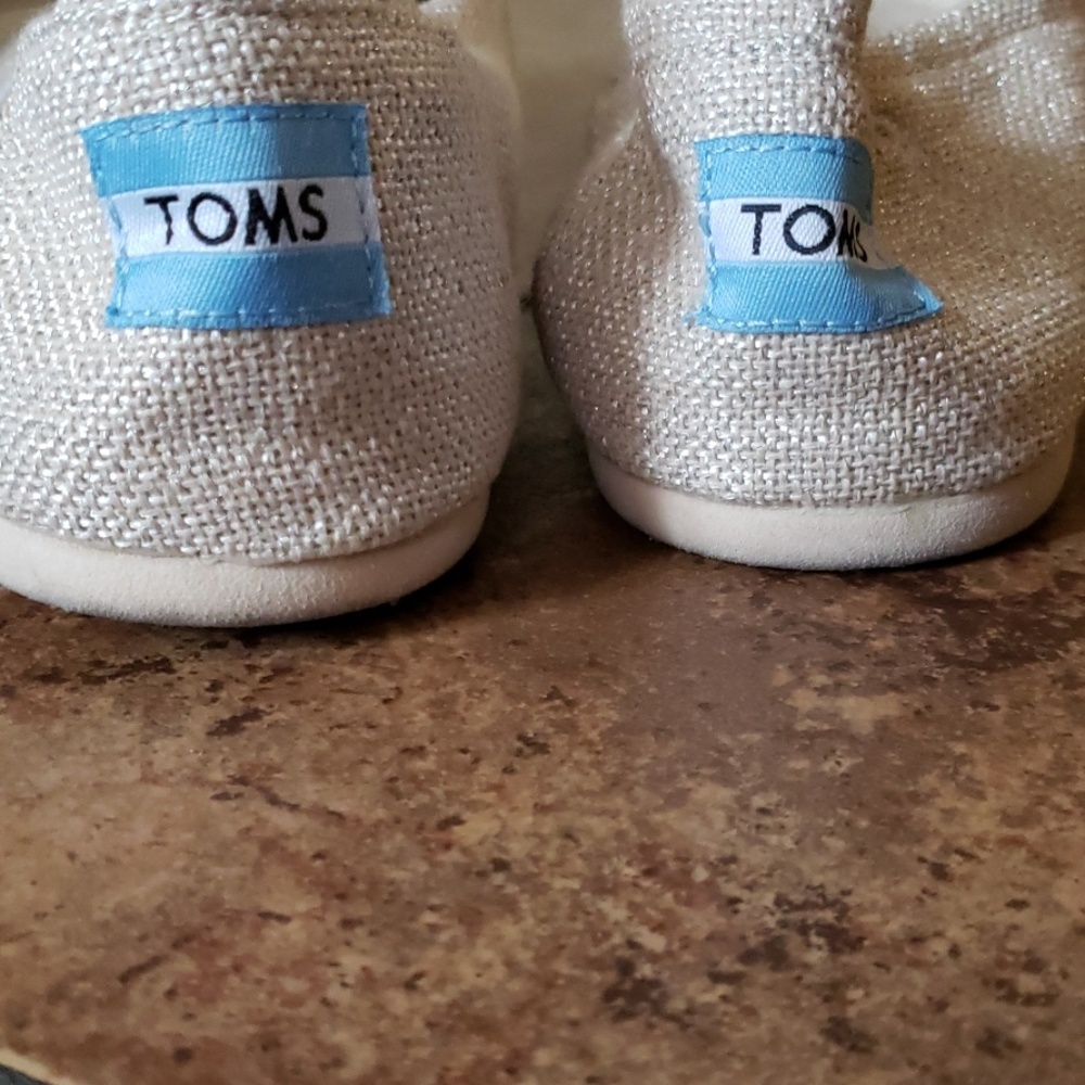 Toms - Picture 2 of 4